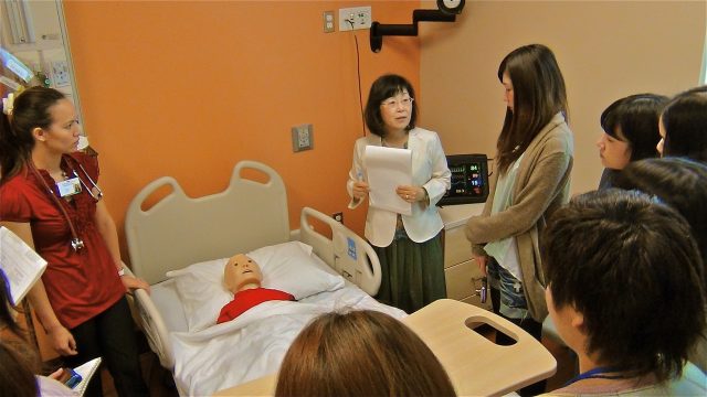 UH Manoa Nursing Students participate in lecture 