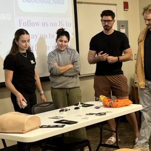 students attend opioid overdose training