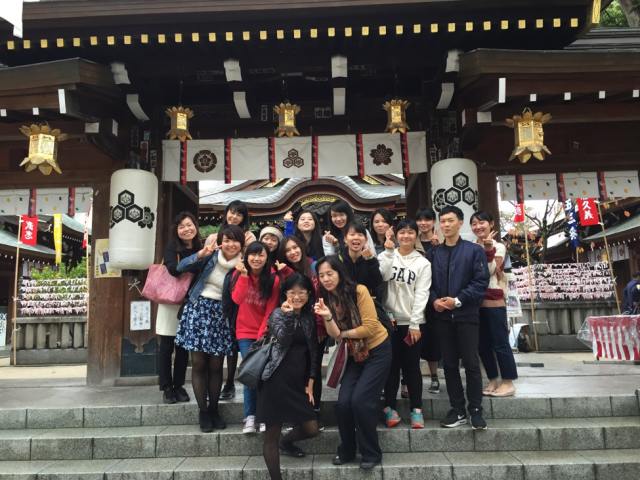 Dr. Merle Kataoka-Yahiro poses with japanese health students 
